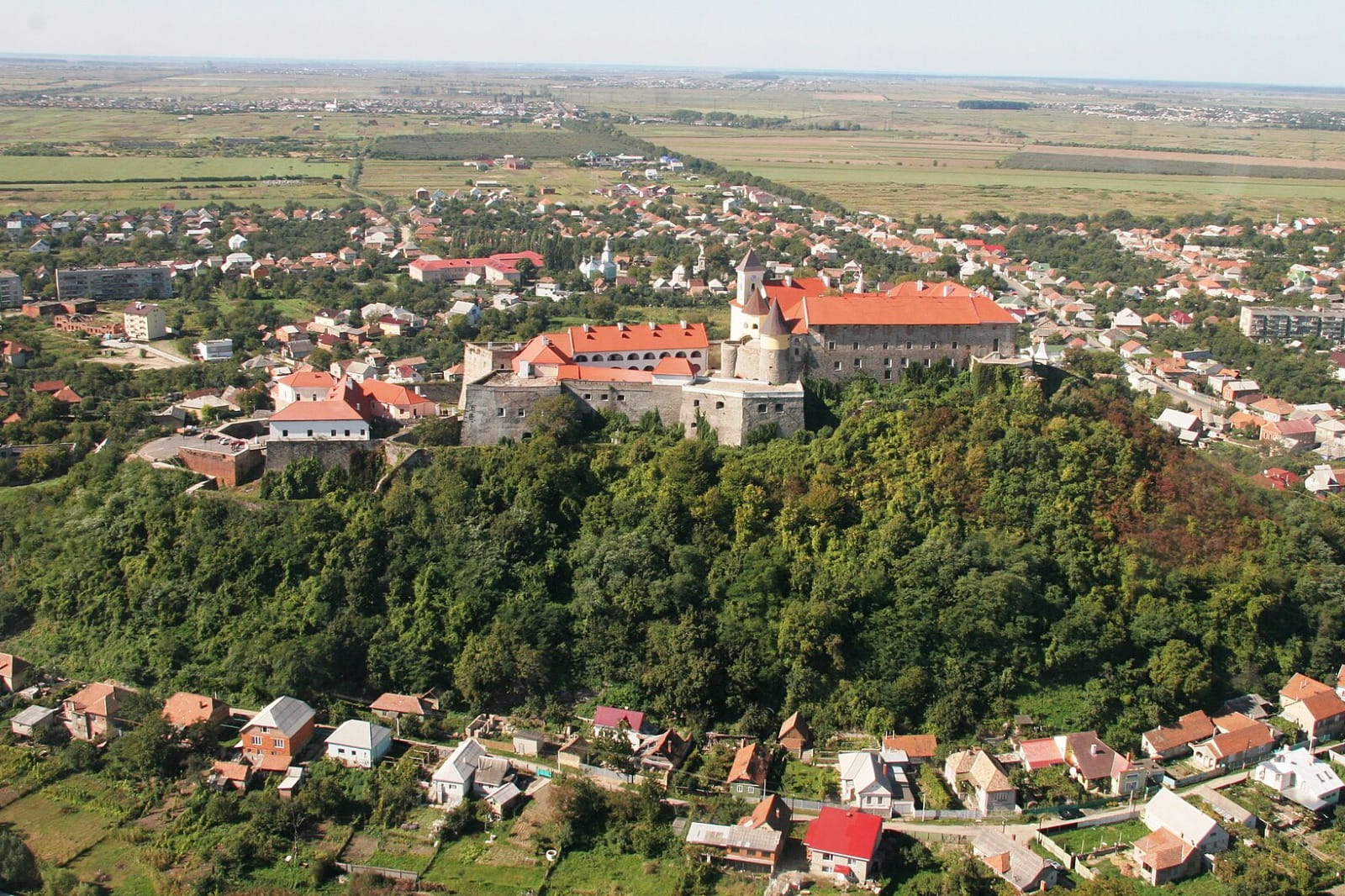 Замок Паланок що відвідати на Закарпатті