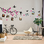 Сімейне дерево з пташками та яскраво-рожевими квітами  - зображення №1