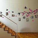 Сімейне дерево з пташками та яскраво-рожевими квітами  - зображення №2